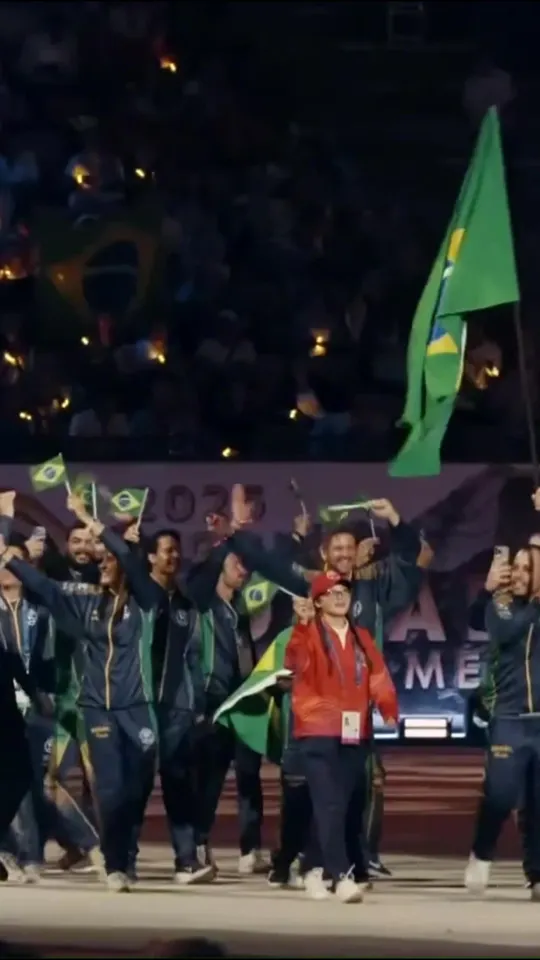 Equipe reunida durante o World Nomad Games 2026, imagem do case Reváns